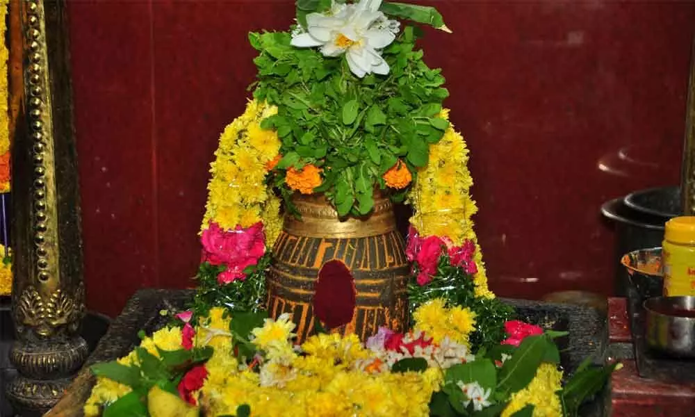 Special pujas being performed to Lord Siva at Asta Lakshmi temple in Guntur on Friday
