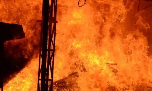 One dead, 5 injured in two fire incidents in Delhi