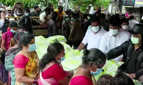 TN: CM Stalin inspects rain-affected areas in Chennai, distributes essential items to needy people
