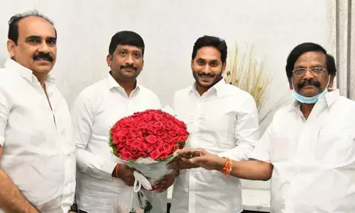 Former Minister Sidda Raghavarao and his son Sudheer meeting Chief Minister YS Jagan Mohan Reddy with Minister Balineni Srinivasa Reddy at Tadepalli on Monday