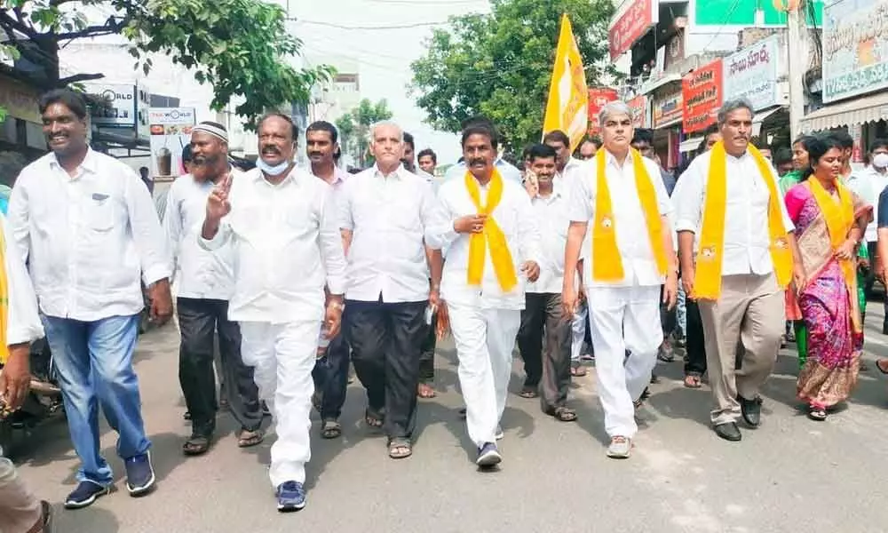 Vijayawada MP Kesineni Nani and other TDP leaders taking part in the election campaign in Jaggaiahpet in Krishna district on Tuesday