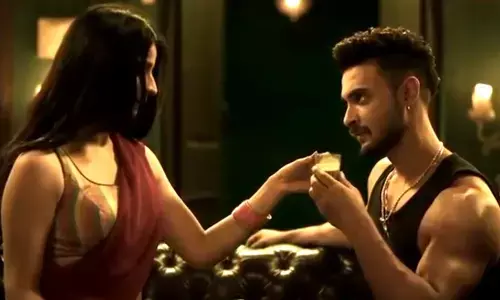 The beautiful romantic song “Hone Laga…” is released from Aayush Sharma’s ‘Antim: The Final Truth’ movie!