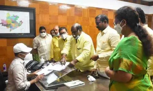 TDP leaders submitting a complaint on change of symbols to District Collector A Mallikarjuna in Visakhpatnam on Monday