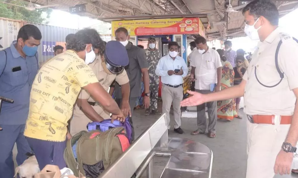 SP Amith Bardhar checking luggage of a passenger at Amudalavalasa railway station in Srikakulam on Wednesday