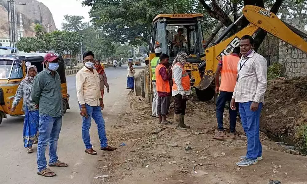 2-arm central lighting to illuminate Yerra Kunta-Jalpally Gate stretch