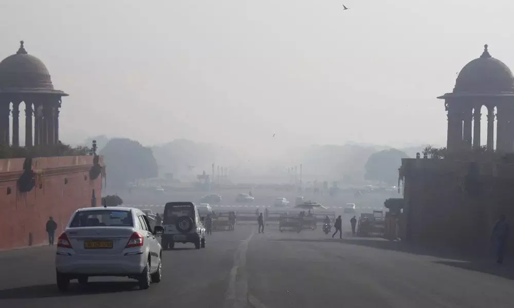 Delhi wakes up to shallow fog, very poor Air Quality Index
