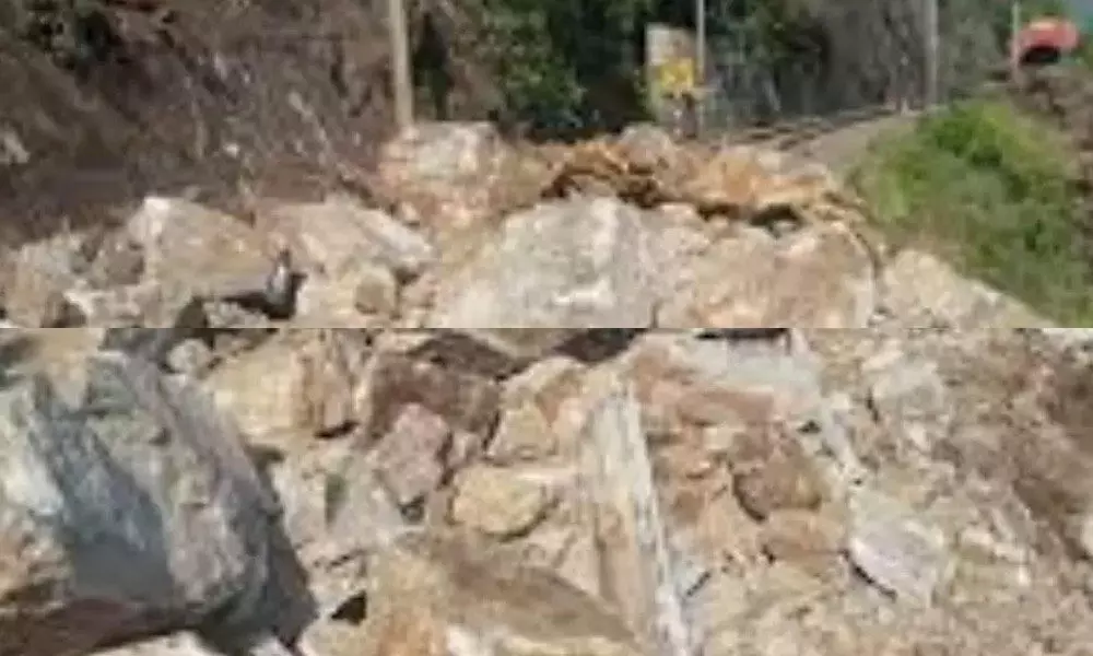 Boulders fell on Kothavalasa Kirandul line