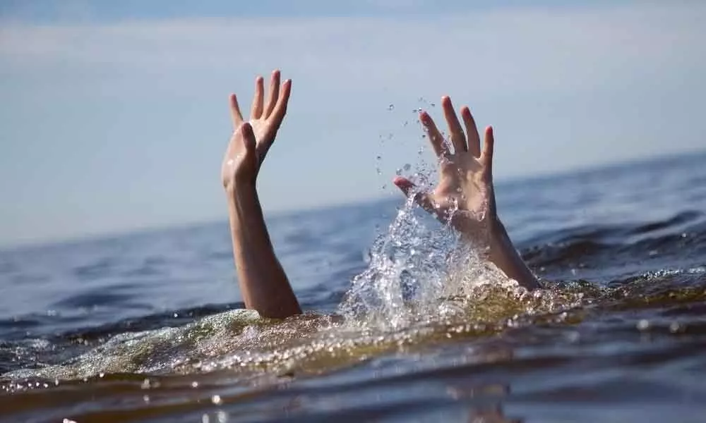 Andhra Pradesh: Couple rescued while drowning in Swarnamukhi river in Chittoor