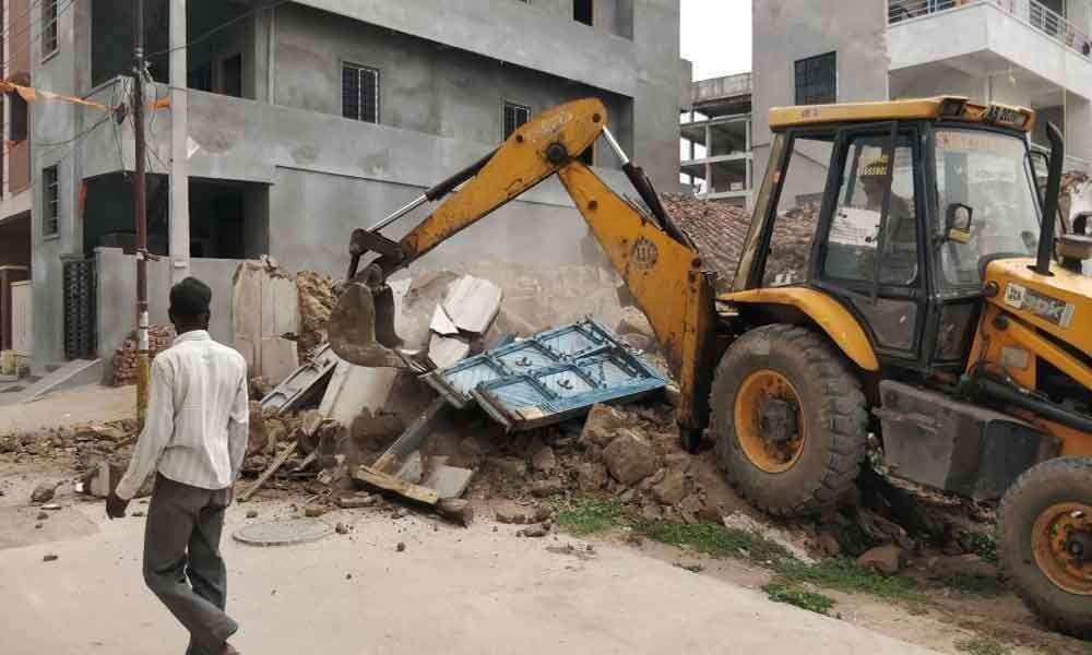 Road widening GHMC gets cracking to acquire properties