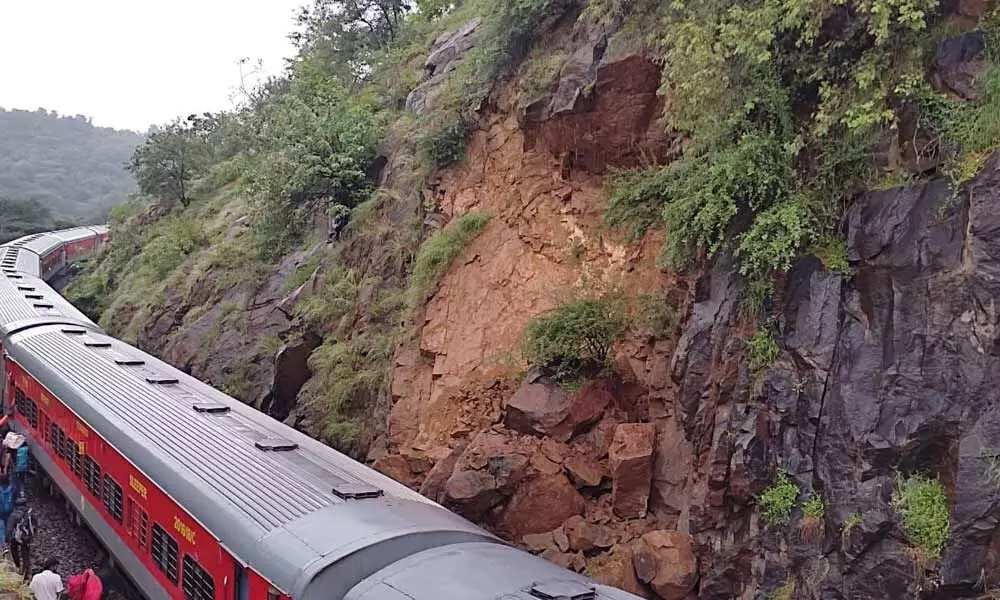 Landslide leads to derailment of Kannur-Yeshwanthpur Eexpress; passengers safe