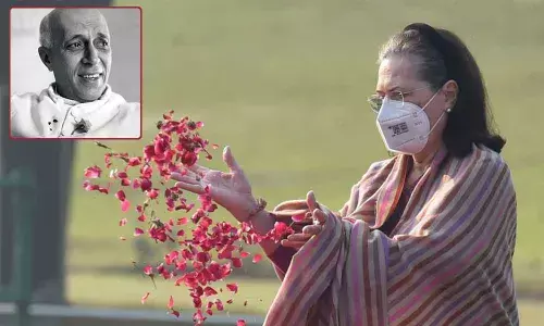 Interim President Sonia Gandhi visited the Shanti Van in the morning to pay her tributes