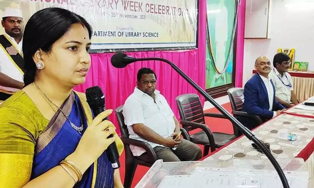 Mayor Rayana Bhagyalakshmi addressing the students of KBN College after inaugurating the National Library Week celebrations on the college premises in Vijayawada on Monday