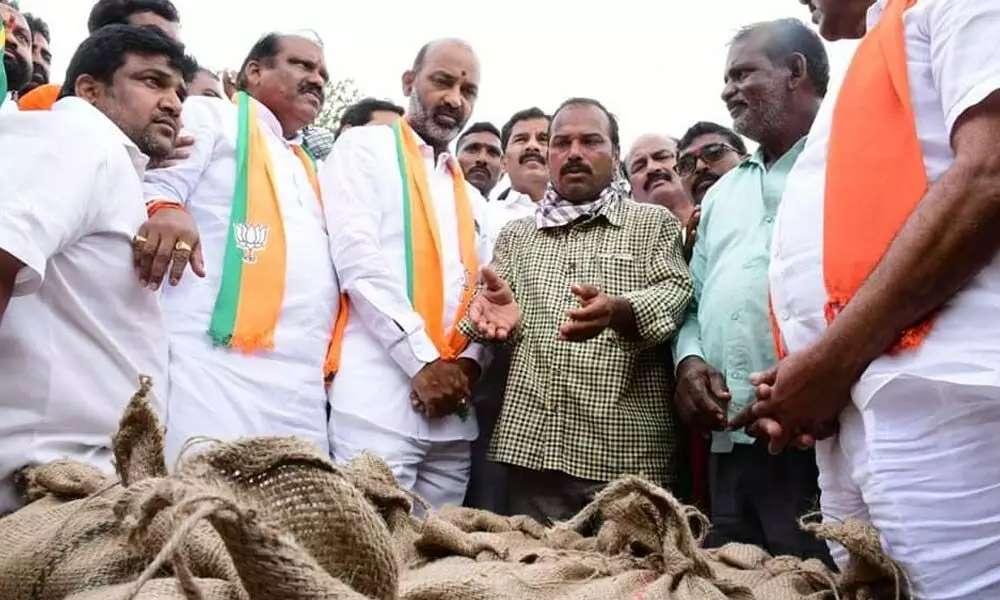 Bandi Sanjay faces paddy farmers wrath again