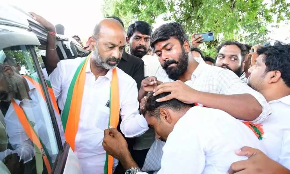 State BJP president Bandi Sanjay consoling a party activist injured in a clash with TRS workers in Nalgonda district on Tuesday