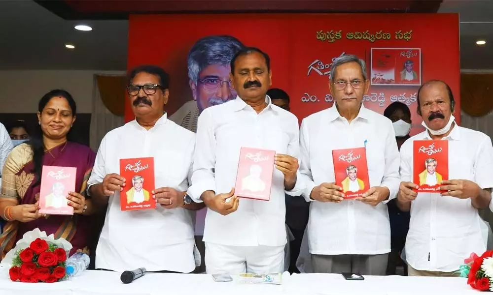 Senior journalist K Ramachandra Murthy and MLA Bhumana Karunakar Reddy at the releasing of book Gathinchina Rojulu,’ in Tirupati on Tuesday.