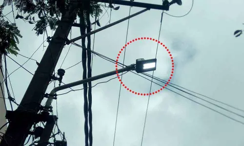 streetlights remain on during daytime