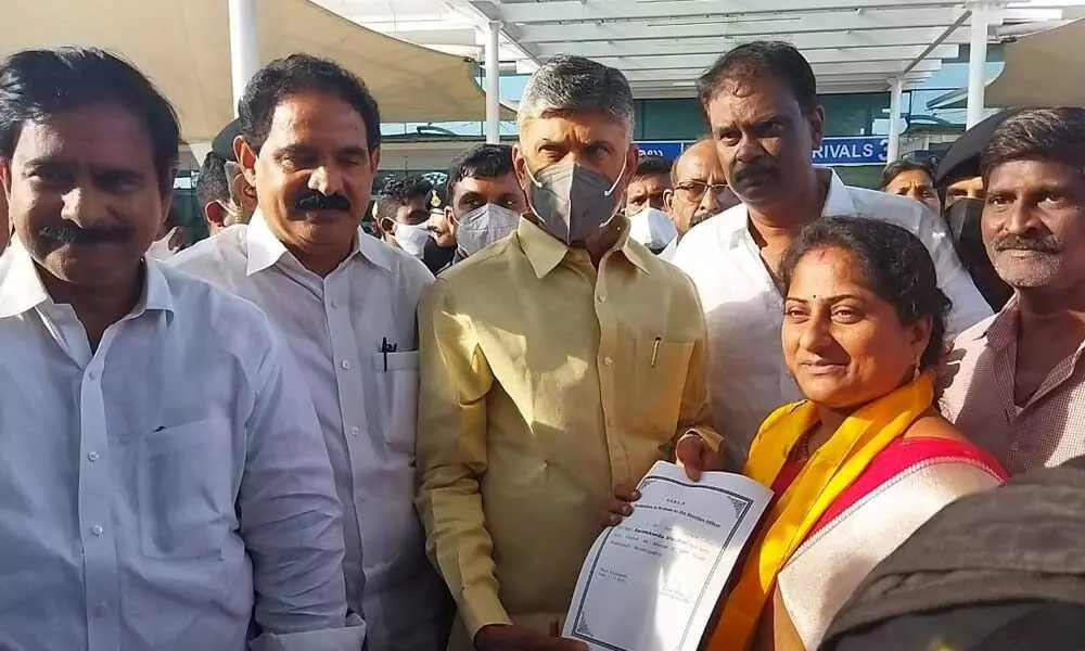 Winning Independent candidate Srilakshmi joining the TDP in presence of party chief N Chandrababu Naidu in Kondaplli on Wednesday. Srilakshmi won the election from 10th ward in Kondapalli municipality