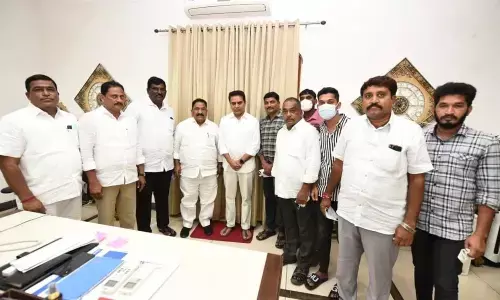 Sathupalli MLA Sandra Venkata Veeraiah and TRS leaders with MAUD  Minister KT Rama Rao in Hyderabad on Wednesday