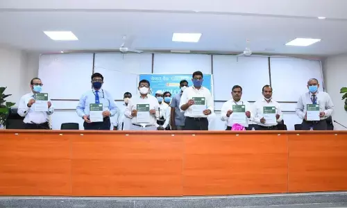 Collector Jitesh V Patil unveiling the potential linked credit plan books.