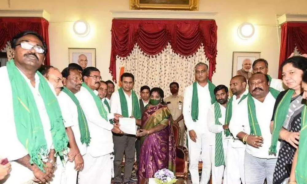 TRS vows no let-up in paddy protests