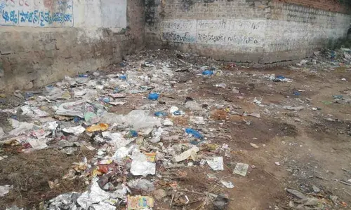 Dirty streets and lanes abound in Gooty town