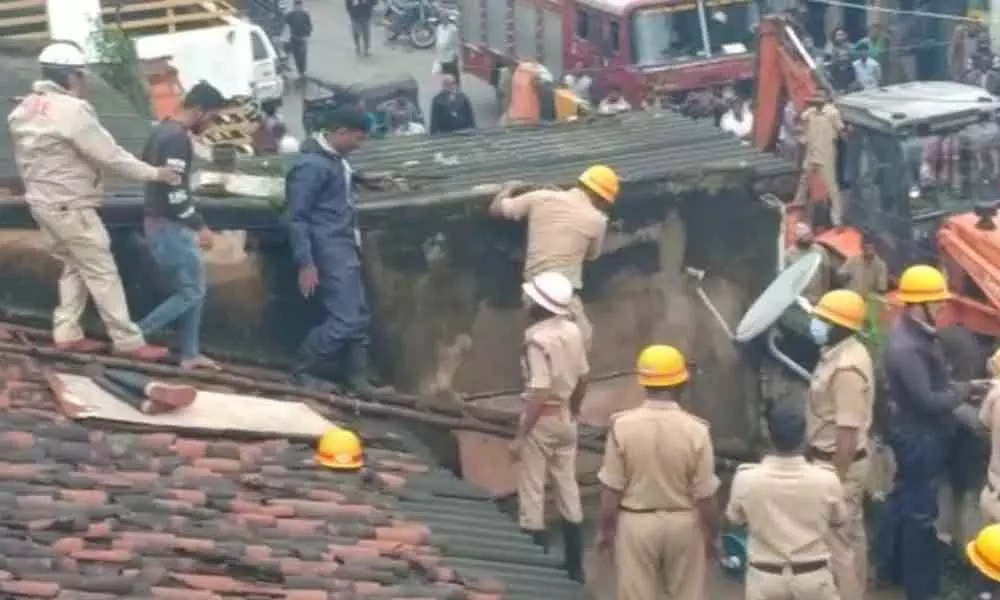 Firemen rescue five of family from debris of collapsed building