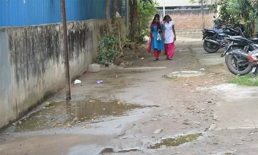 Narrow roads, open drains bother  Chikoti Gardens, Mayur Marg residents
