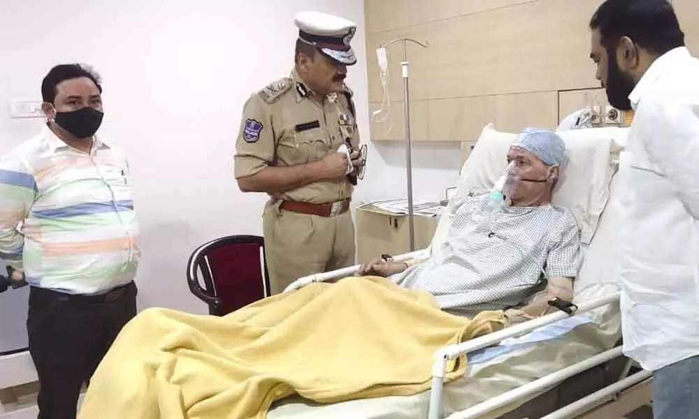 Telangana Home Minister Mahmood Ali and Hyderabad Police Commissioner Anjani Kumar paid separate visits to Syed Vicaruddin