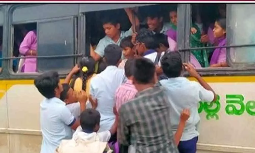Kurnool: Students risk lives, hang on to overcrowded bus