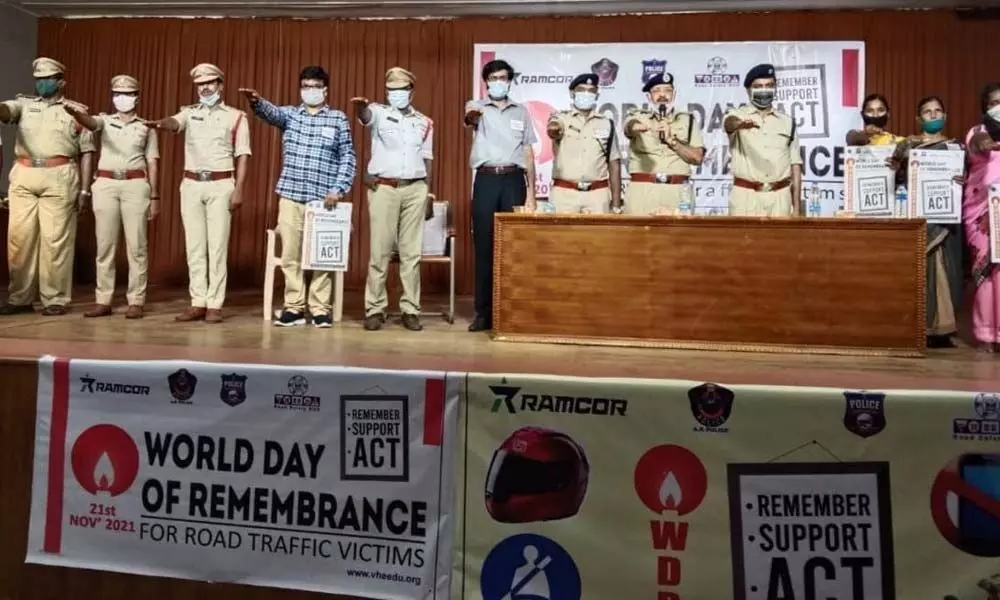 Police and representatives of NGOs taking pledge to check road accidents