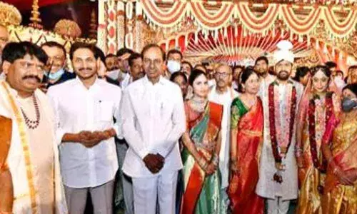 YS Jagan, KCR meets at a wedding event of Pocharam Srinivas Reddys granddaughter