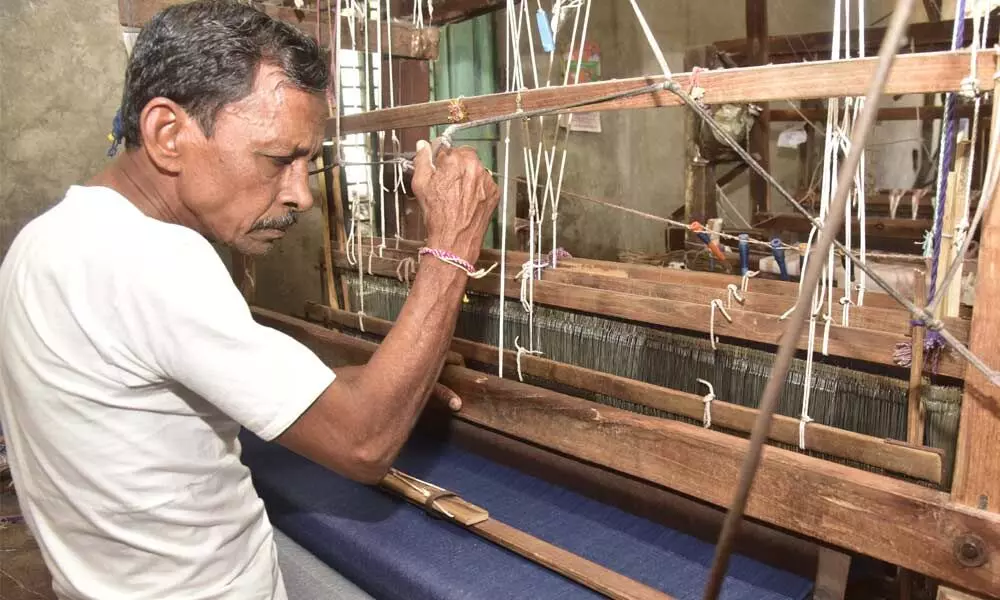 A weaver on maggam in Kamalapur in Hanumakonda district