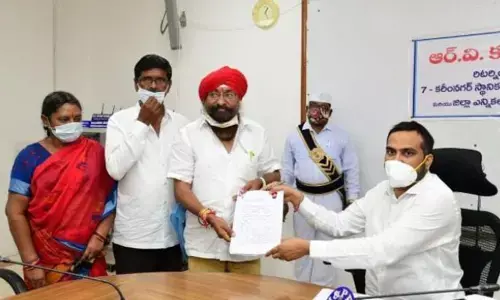 Former Karimnagar mayor submitting nomination papers as an independent candidate from KLAC on Tuesday