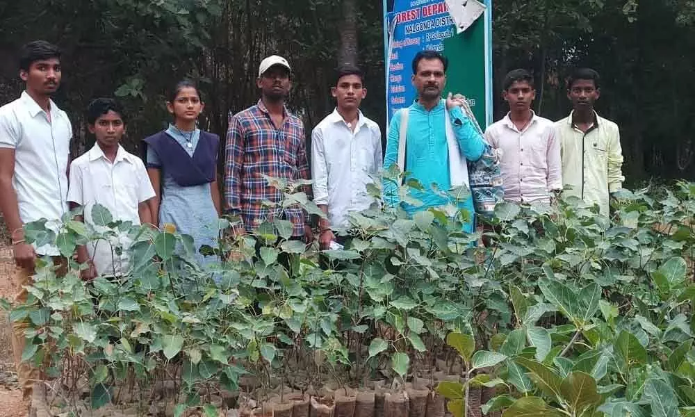 Suresh Gupta creating awareness among high school children on the importance of plantation during Vana Vignana Yatra to Forest department park located in Nalgonda (file photo)