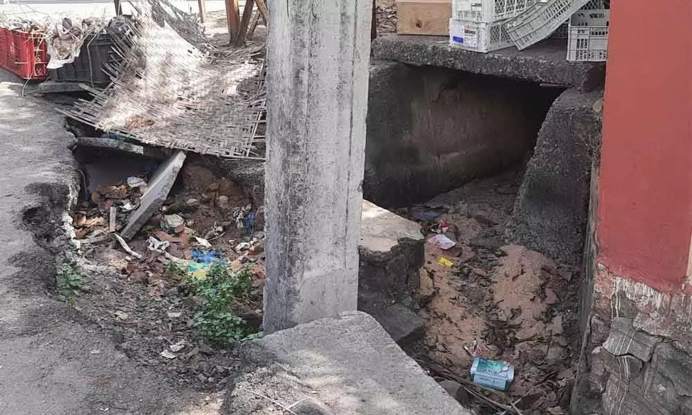 Many divisions in Karimnagar city lack proper drains and footpaths