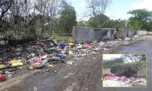 Who will fix wall of Shivarampally Park?