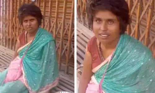 A video of a woman beggar speaking fluent English in Varanasi has gone viral.