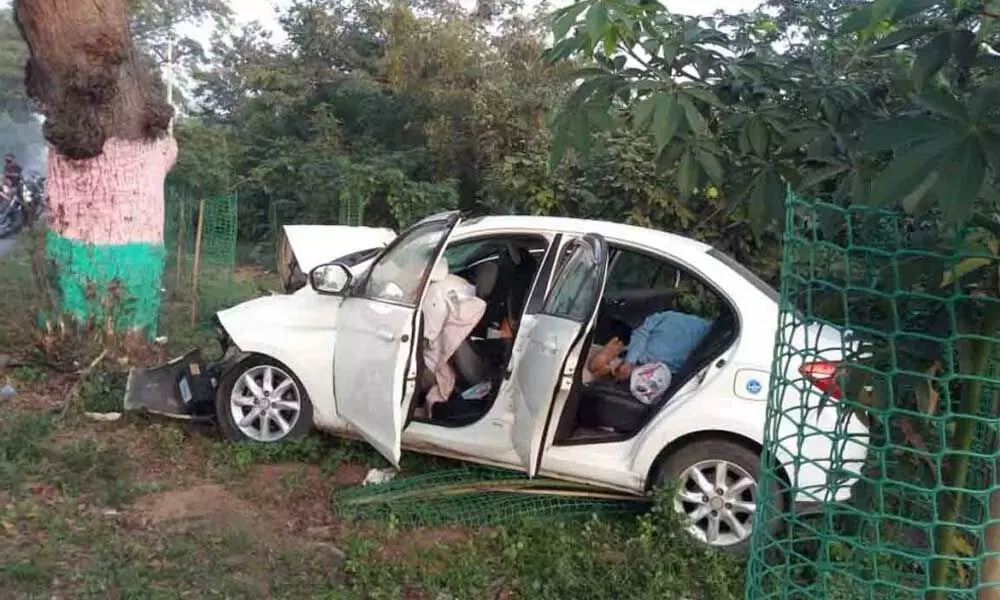 4 die as car rams into tree in Karimnagars Manakondur