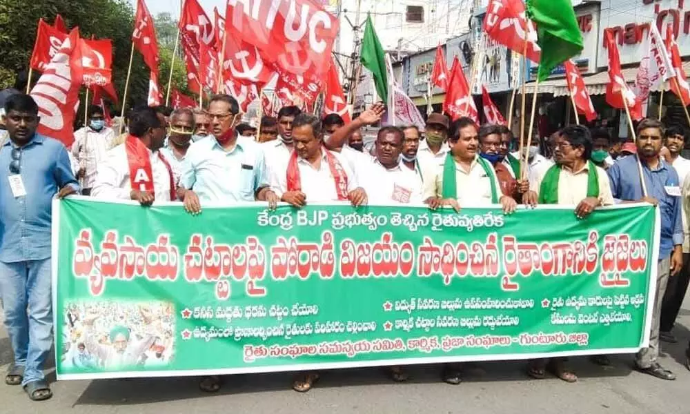 Farmers take out victory rally in Guntur