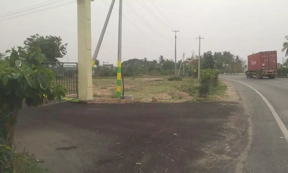Ramalingala Gudem venture entrance road connected to Narketpally- Addanki state highway directly