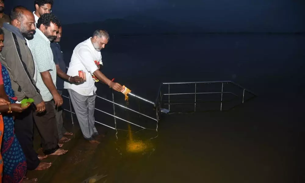 Chandragiri MLA Chevireddy Bhaskar Reddy performing puja at Rayala Cheruvu tank, to mark the completion of repair works and to safeguarding the tank after a breach, in Tirupati on Saturday