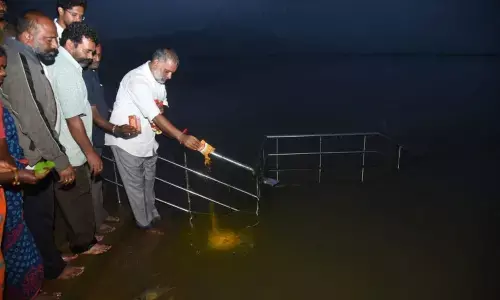 Chandragiri MLA Chevireddy Bhaskar Reddy performing puja at Rayala Cheruvu tank, to mark the completion of repair works and to safeguarding the tank after a breach, in Tirupati on Saturday