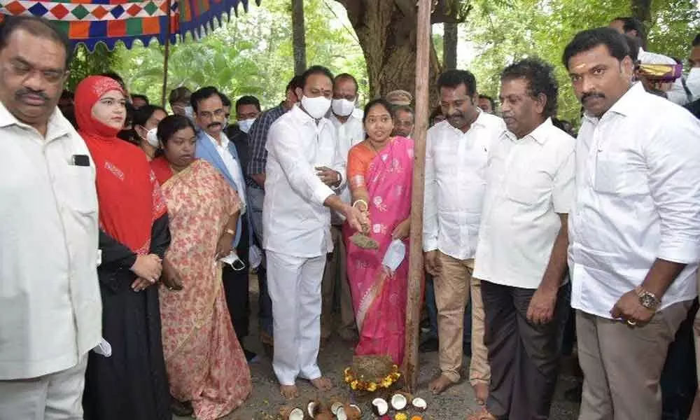 Deputy Chief Minister and Medical and Health Minister Alla Kali Krishna Srinivas and Home Minister Mekathoti Sucharita laying the foundation stone for the construction of the pylon to mark platinum jubilee celebrations of Guntur Medical College on the college premises on Monday