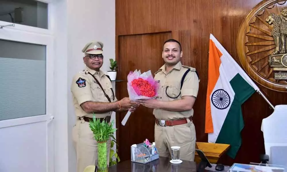 SVD Prasad calling on SP Sidharth Kaushal after assuming charge as Armed Reserve Addl SP on Monday
