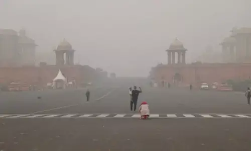 Delhi-NCR wakes up to fog, very poor AQI