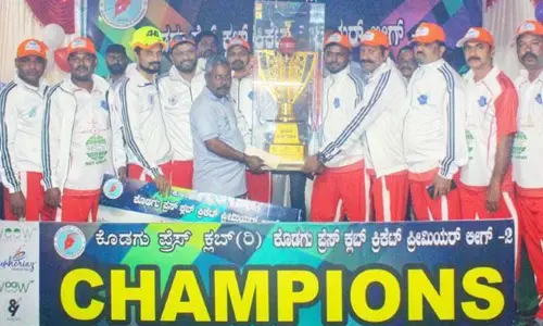 Media Captain 12 team champions in cricket tournament