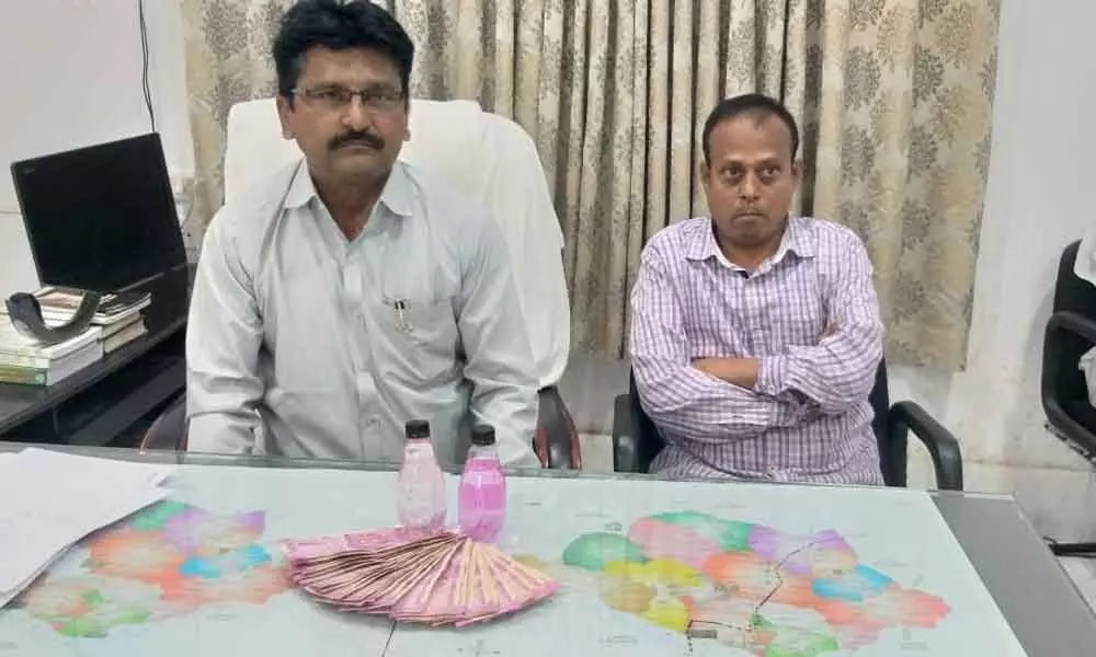 RDO and Ramagundam Municipal Corporation in-charge Commissioner K Shankar Kumar (left) and his private servant Thota Mallikarjun, who were arrested for taking bribe, in Peddapalli on Tuesday
