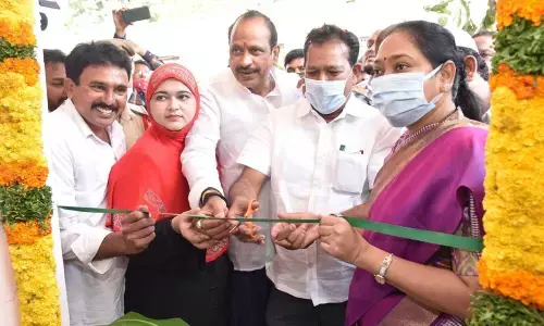 Home Minister Mekathoti Sucharita inaugurating the Guntur East tahsildars office city on Tuesday