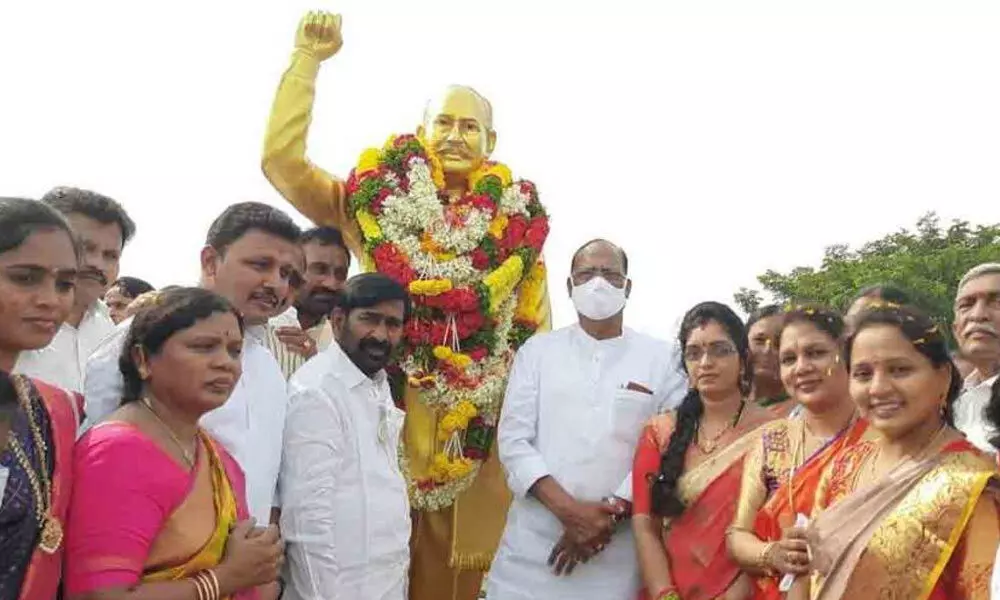 Minister Jagadish Reddy along with MLC Gutha Sukender Reddy unveiling the statue of former MLA Nomula Narasimhaiah at Vempadu on Wednesday