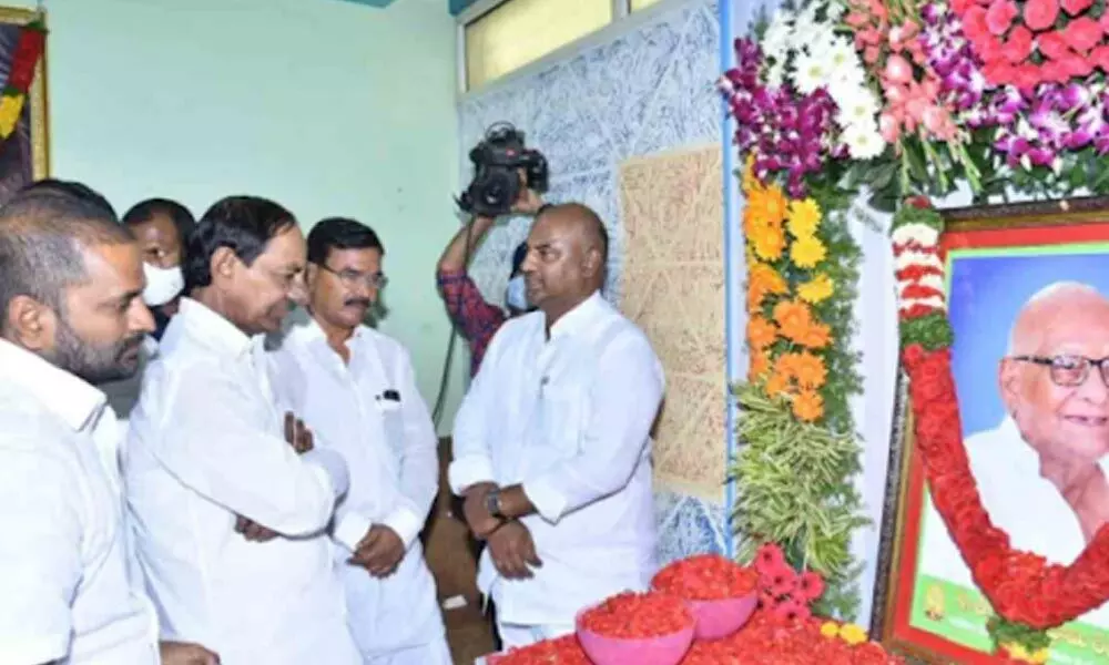 CM KCR pays visit to Gadwal MLA Bandla Krishnamohans residence